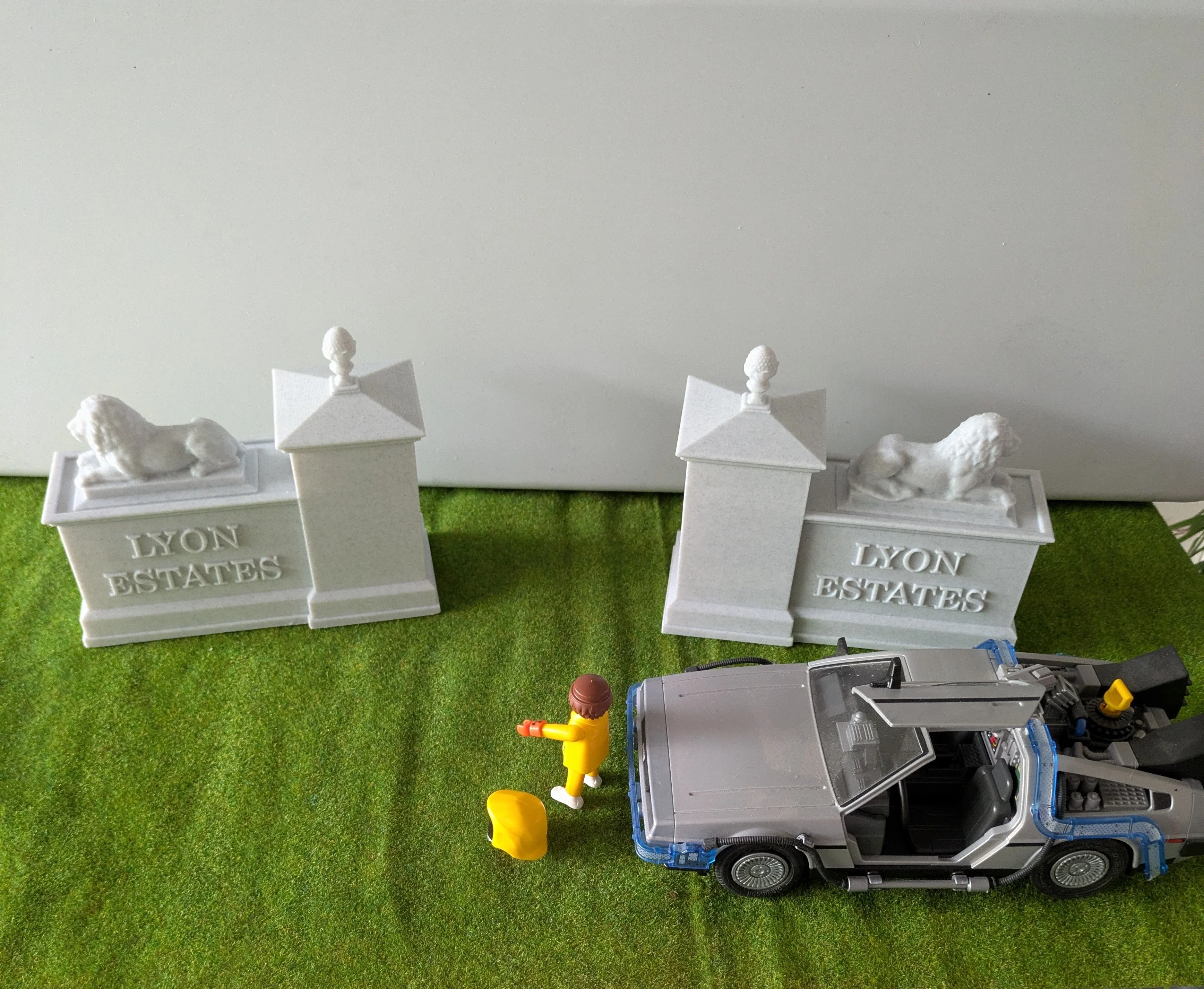 Custom Playmobil Cinéma - 2 Piliers Lyon Estates BTTF 3 - Retour vers le futur